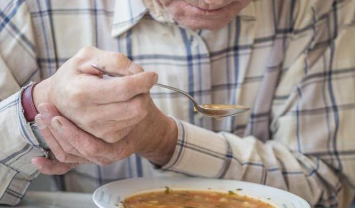 Parkinson, stimolazioni elettriche profonde per ridurre il tremore delle mani?